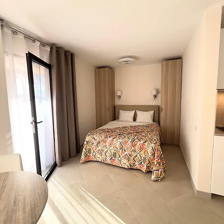 Beachfront Americas - Trg Apartment *